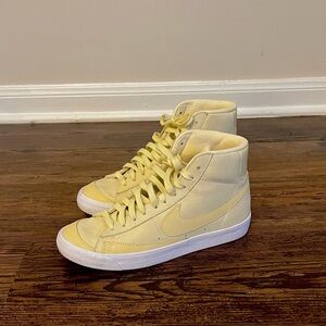 Nike Blazer Mid 'Yellow' High-Top Sneakers